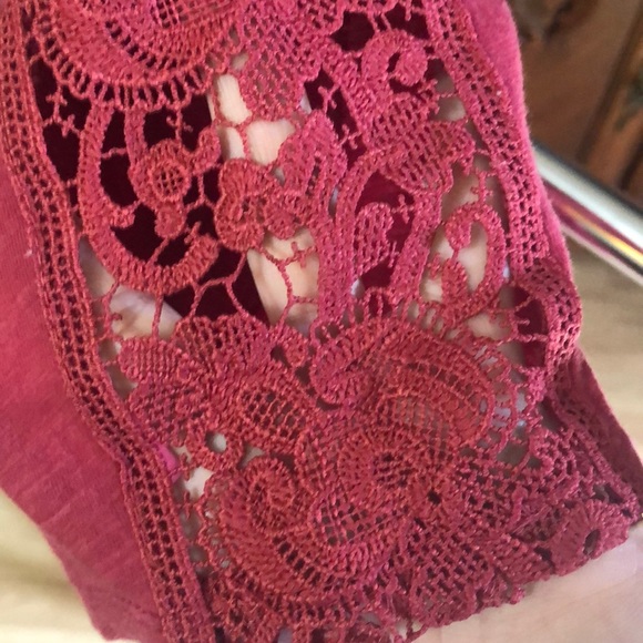 Tshirt with lace sleeves - Picture 3 of 3